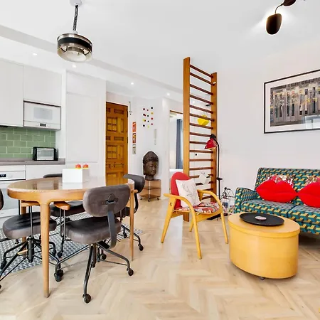 Apartment In Near Beaches *