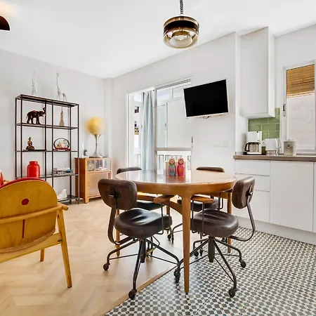 In Near Beaches Apartment