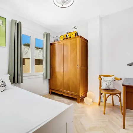 Apartment In Near Beaches
